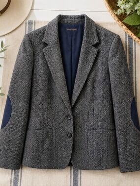 Bianca Nygård 100% Wool Riding Blazer  Size 14 Equestrian Elbow Patch PTP 23"